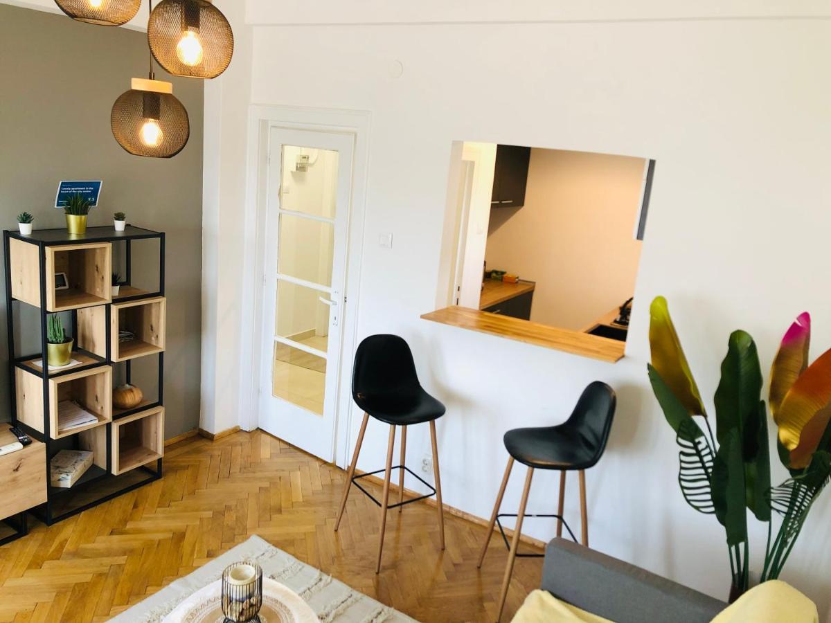Lovely Studio Bukarest Exteriör bild