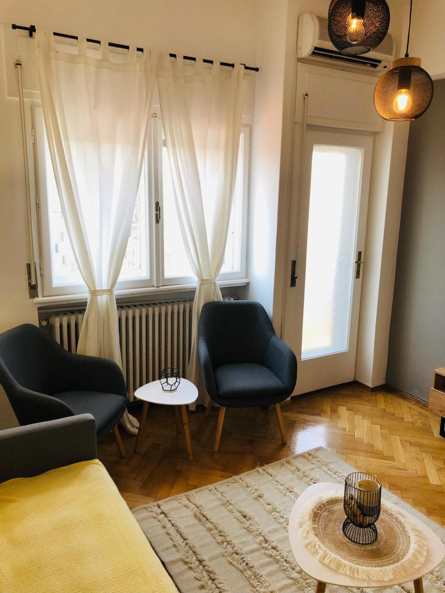 Lovely Studio Bukarest Exteriör bild