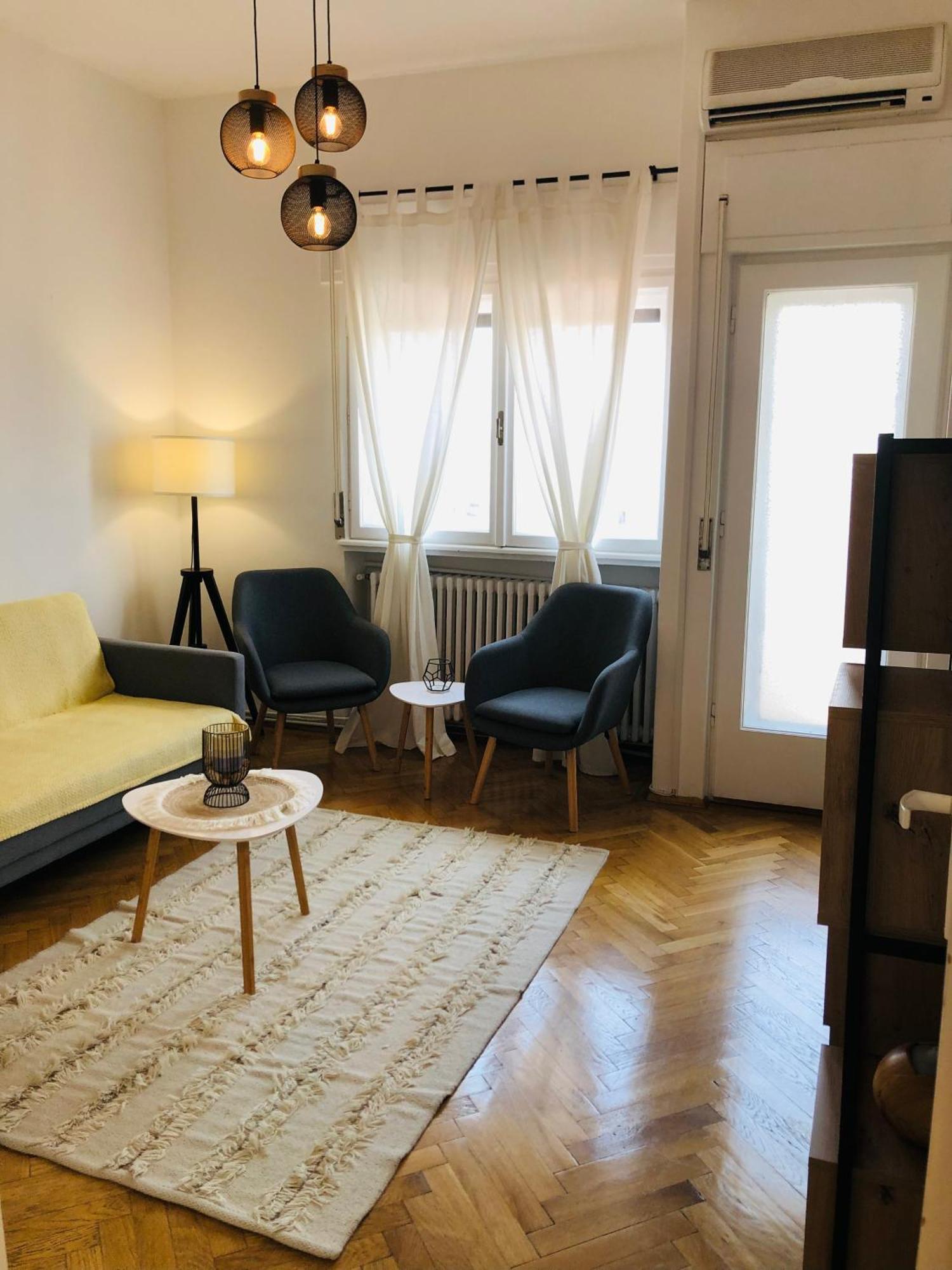 Lovely Studio Bukarest Exteriör bild